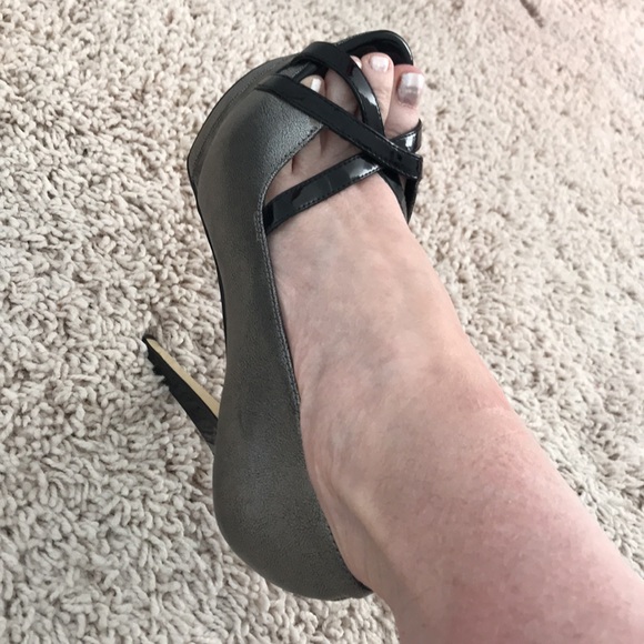 Hematite and black latex open toe with crisscross Black latex, Platform heels - Picture 15 of 17